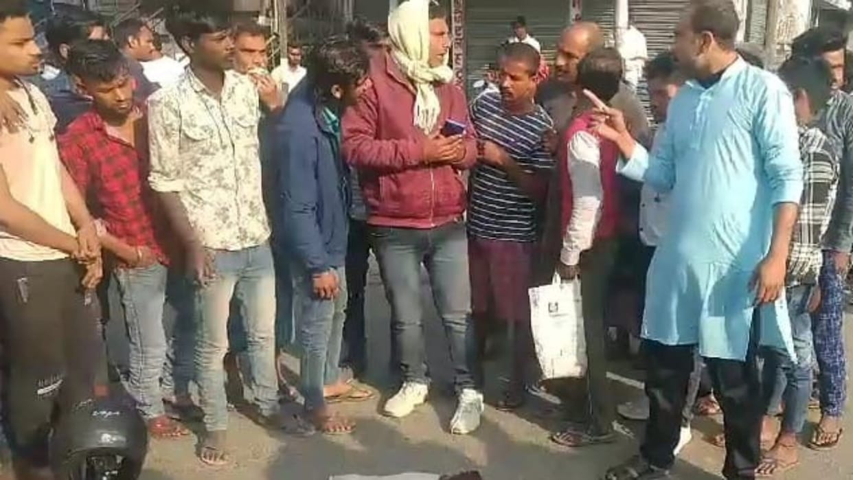Vaishali News: 2 youths riding bike going to factory were crushed by speeding hyva; 1 died on spot, 1 injured