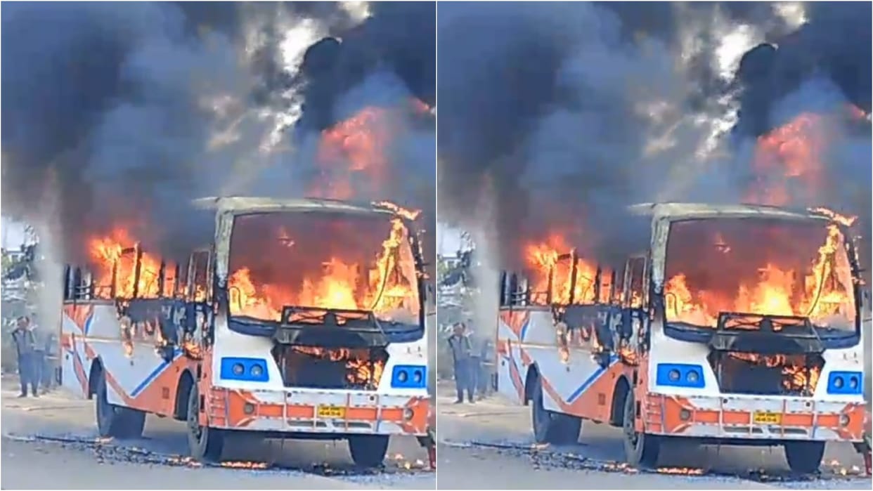 Vaishali News: A moving bus filled with more than 25 passengers suddenly caught fire, completely burnt
