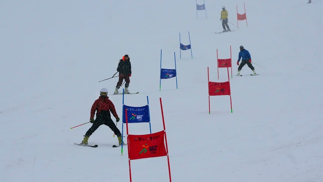 Winter Games in Gulmarg: Women players showed their strength in skiing in the ski resort, see photos