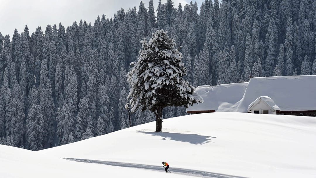 Winter Games in Gulmarg: Women players showed their strength in skiing in the ski resort, see photos