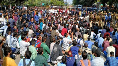 Ro-Aro Exam: Conflict between UPPSC and candidates increased
