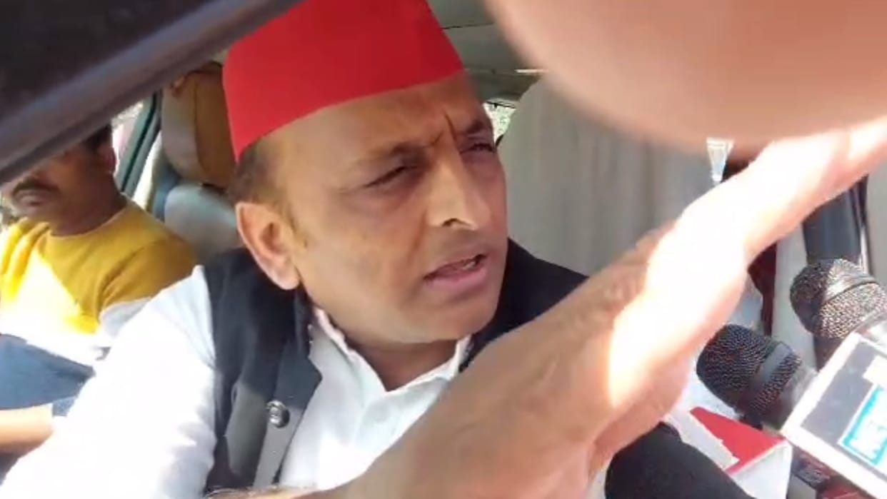 Akhilesh Yadav supports Kisan Andolan.