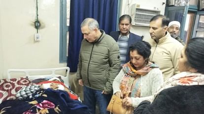 Bilaspur News: अस्पताल में भर्ती बंबर ठाकुर से मिले डीजीपी कुंडू, बोले- हमला करने वाले सात आरोपी गिरफ्तार DGP sanjay Kundu met Bamber Thakur in the hospital