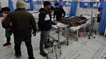 Bettiah News: A person walking outside his house was shot by criminals; severely injured