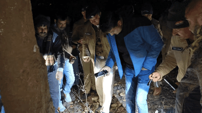 Uttarakhand: पुलिस-बदमाशों के बीच मुठभेड़, 15 मुकदमे... 11 साल से था वांटेड; पुलिस ने हथियार के चार को दबोचा Uttarakhand Police arrested 4 accused during encounter