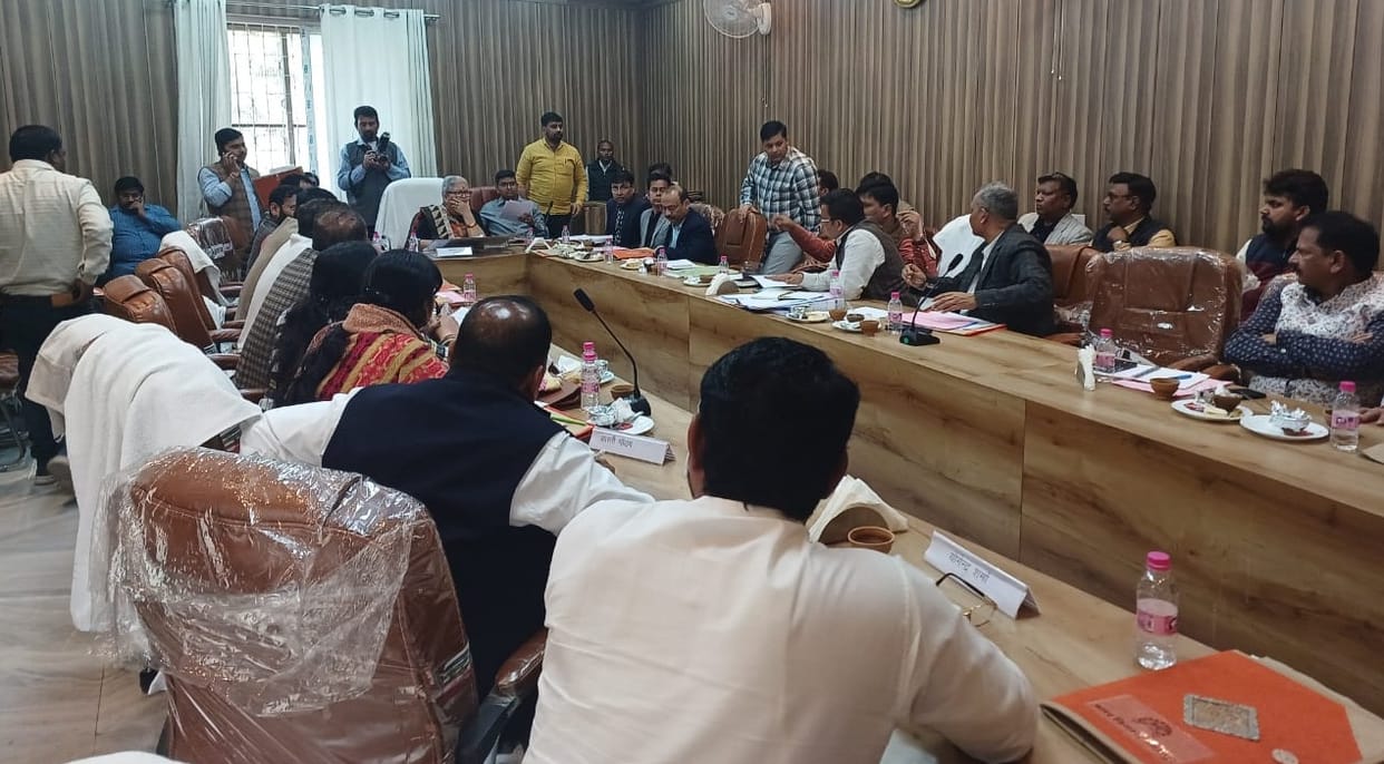 Kanpur Municipal Corporation Committee meeting, Budget of 1866 crores approved, warning to drunk member