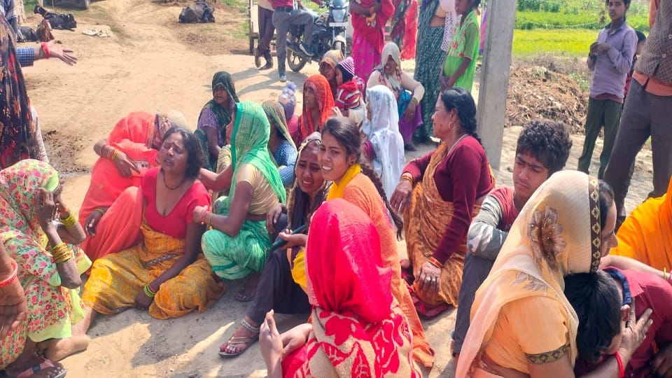 kasganj Accident Created Chaos In Village nagala kasa etah up news