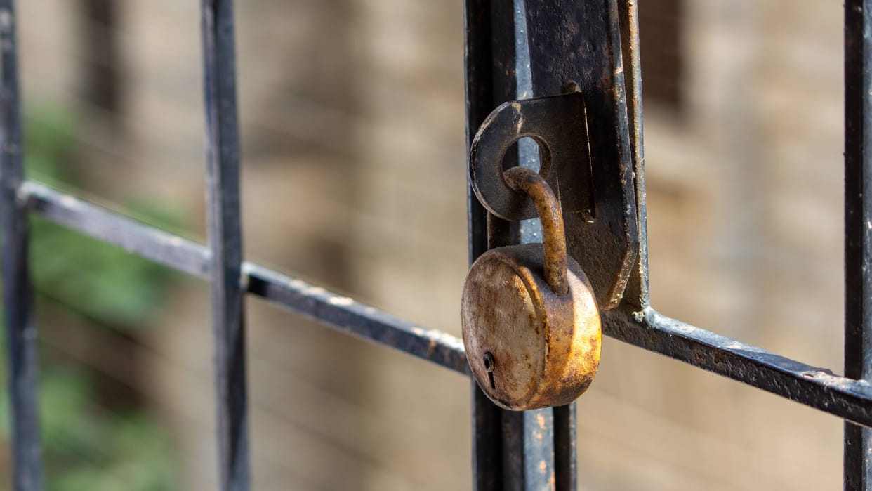 Uttarakhand Exclusive News 1671 government schools remain locked and 3,573 on verge of closure