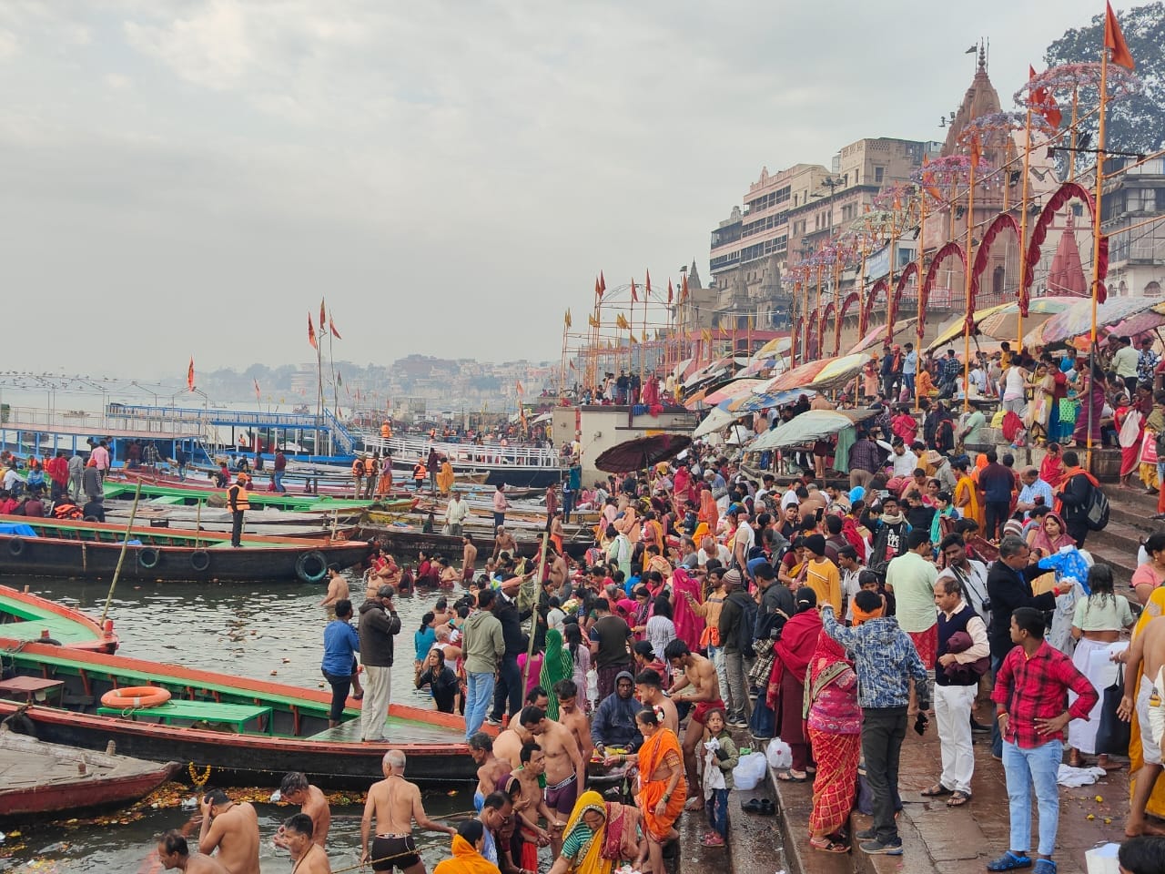 Magh Purnima 2024 devotees take dip of faith in ganga ghat of Kashi