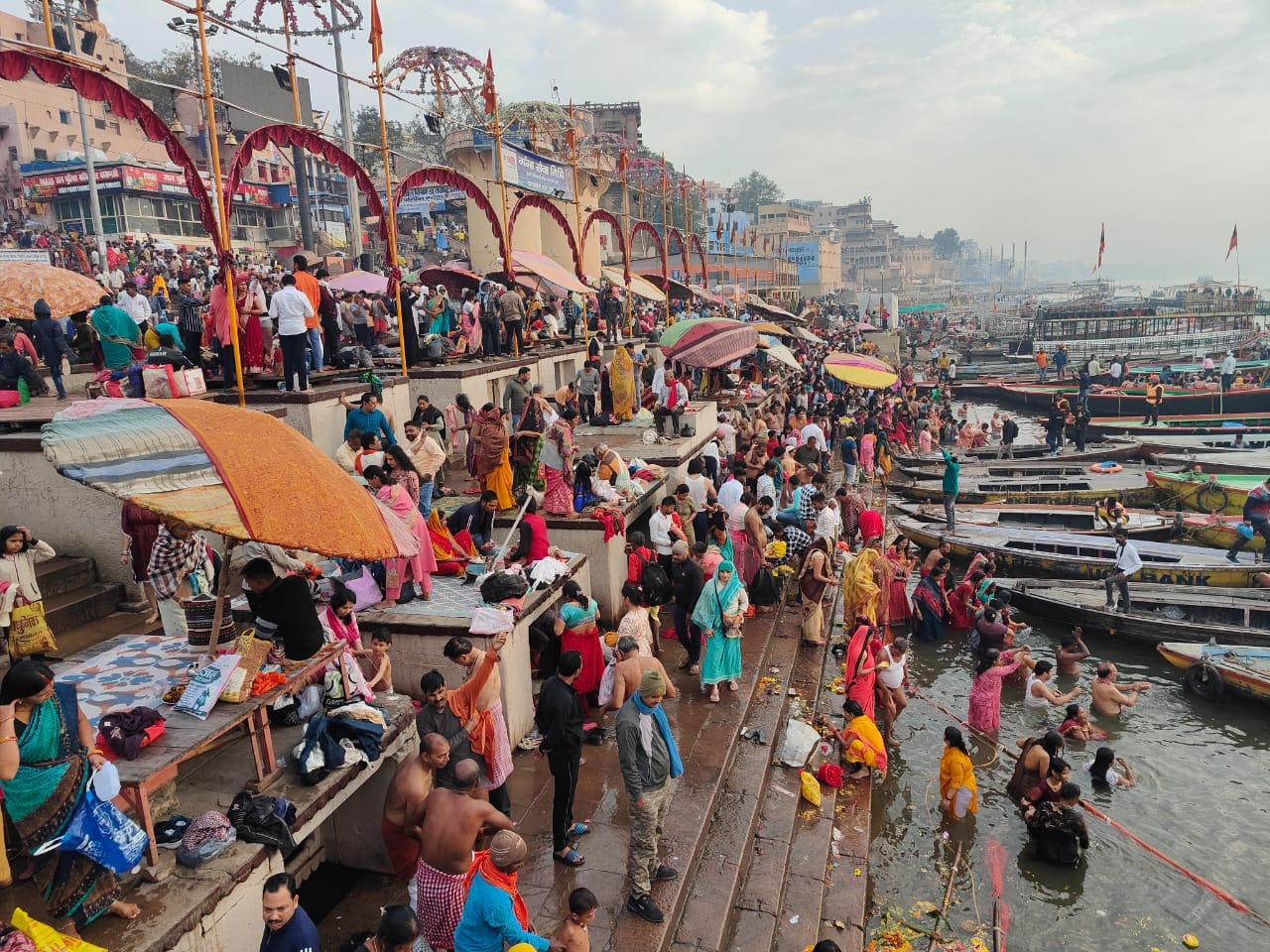 Magh Purnima 2024 devotees take dip of faith in ganga ghat of Kashi