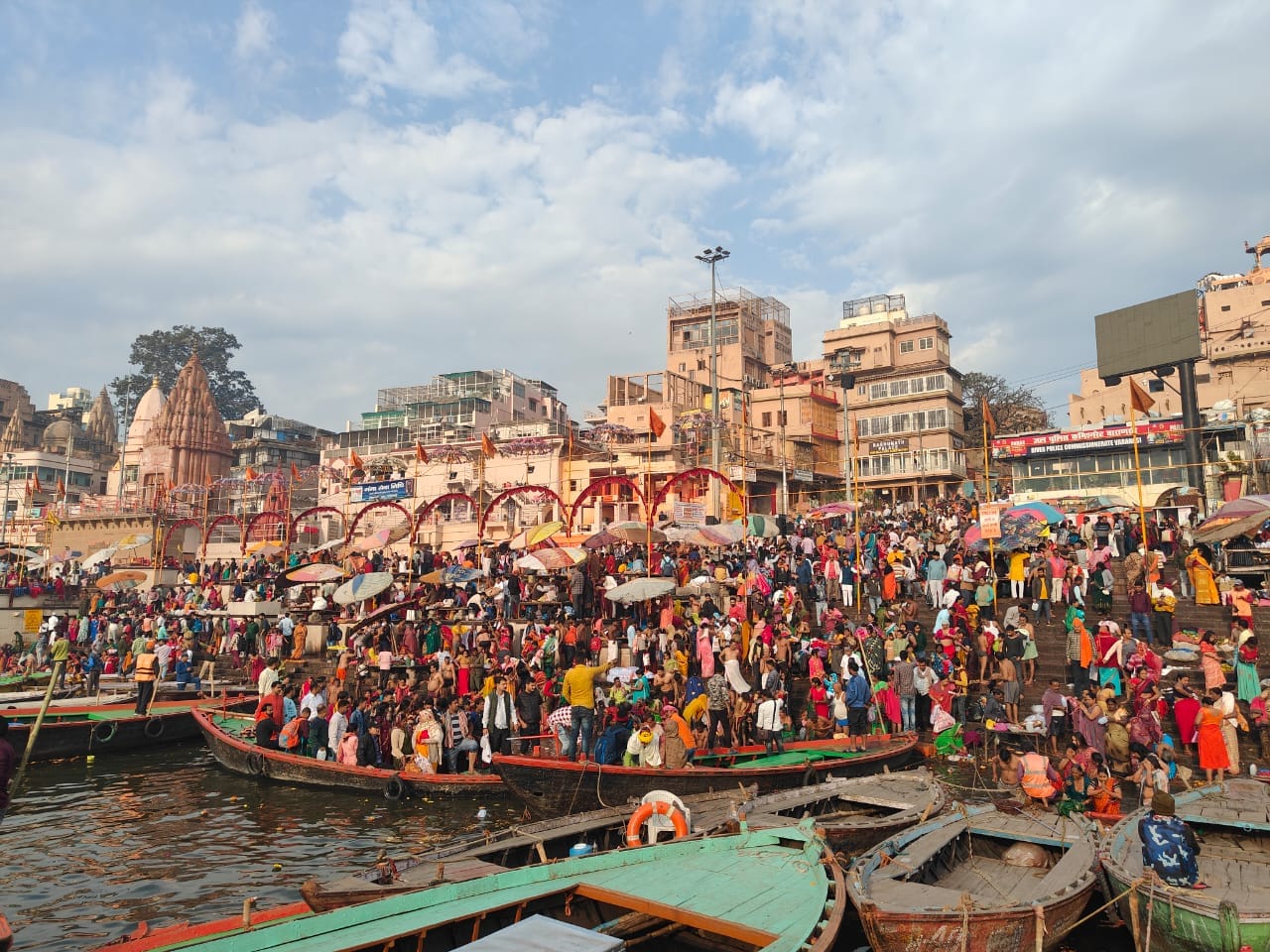 Magh Purnima 2024 devotees take dip of faith in ganga ghat of Kashi
