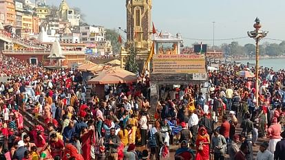 Magh Purnima 2024: Haridwar Devotees Take Dip in Ganga Photos