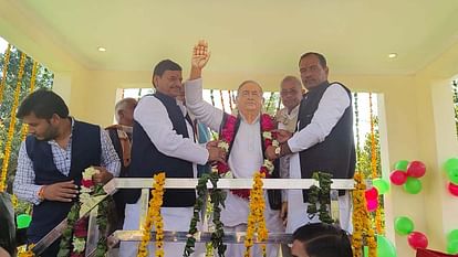 Etawah: Shivpal unveiled the statue of Mulayam Singh Yadav