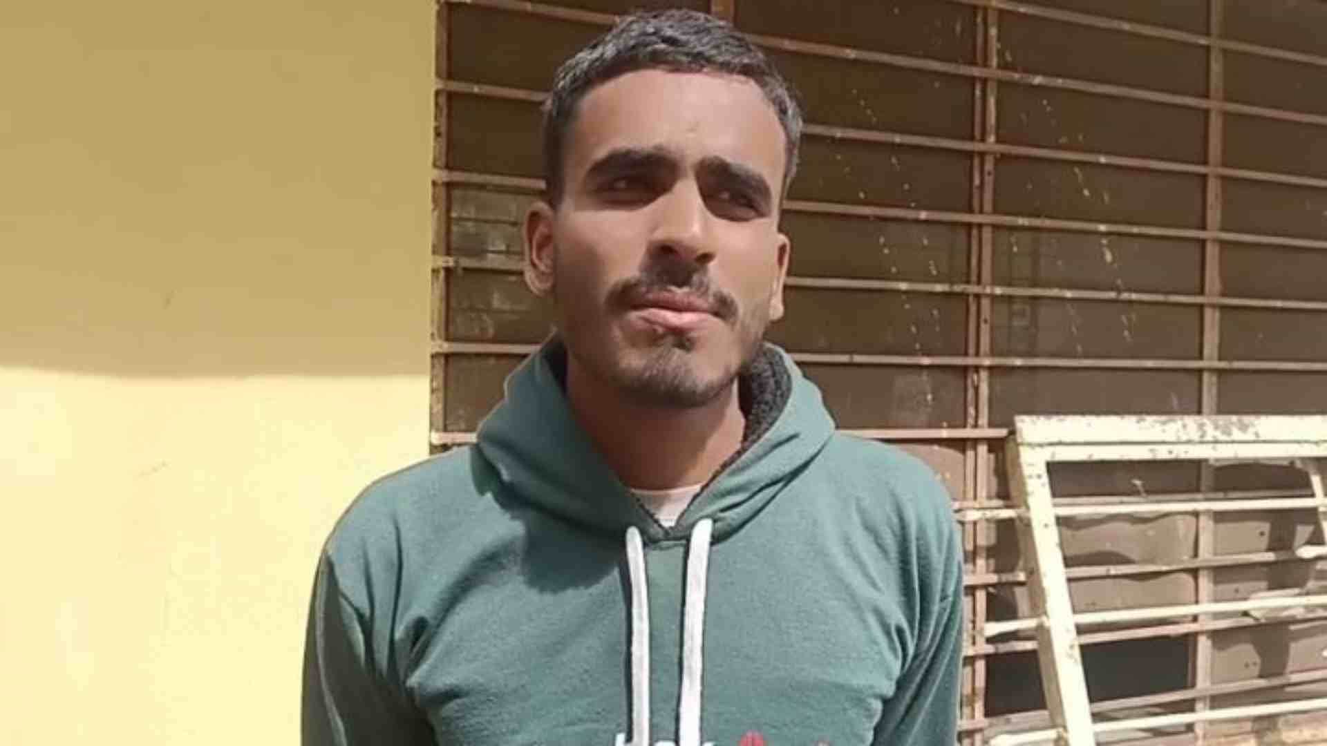 मामले की जानकारी देते पीड़िता के परिजन।