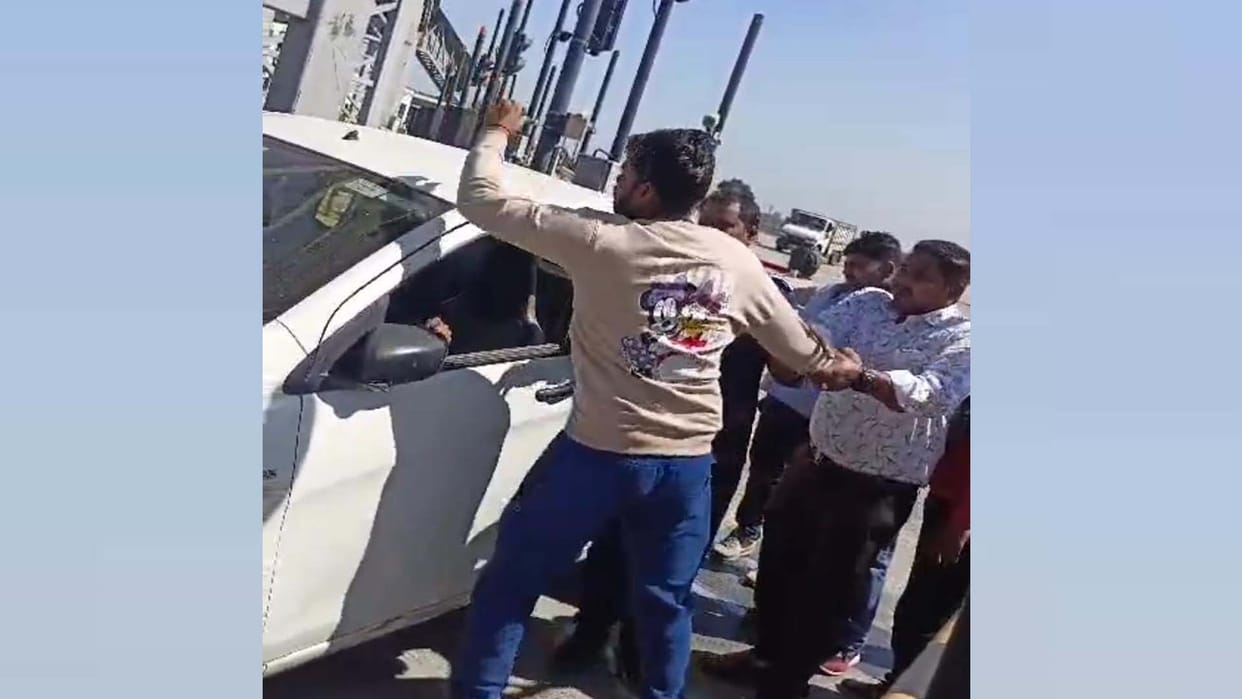 Kannauj: Car rider assaulted at toll plaza