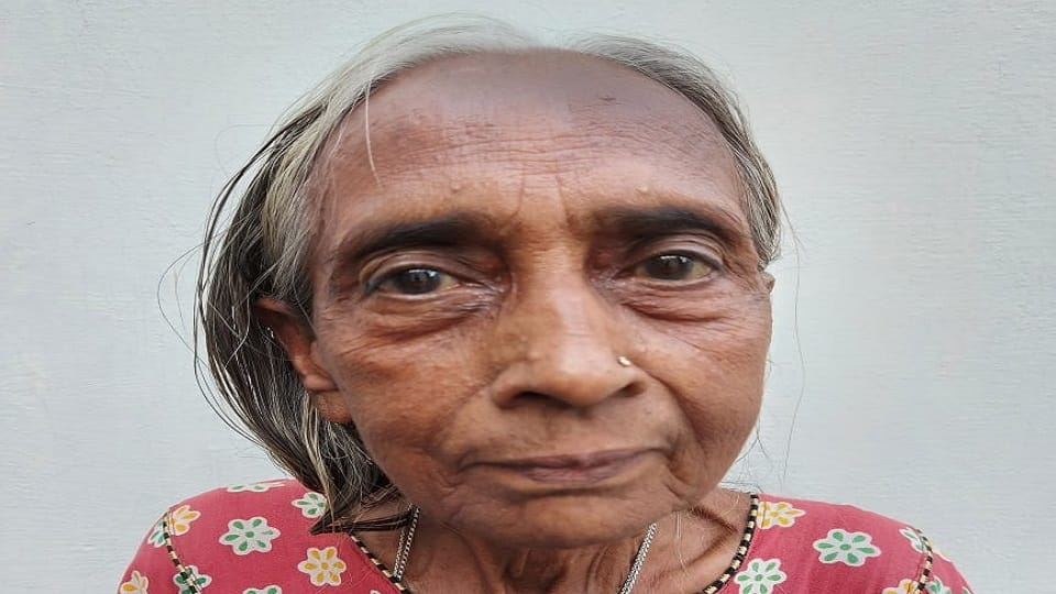 Dead body of an elderly woman found in a locked house neighbors came to know about the foul smell