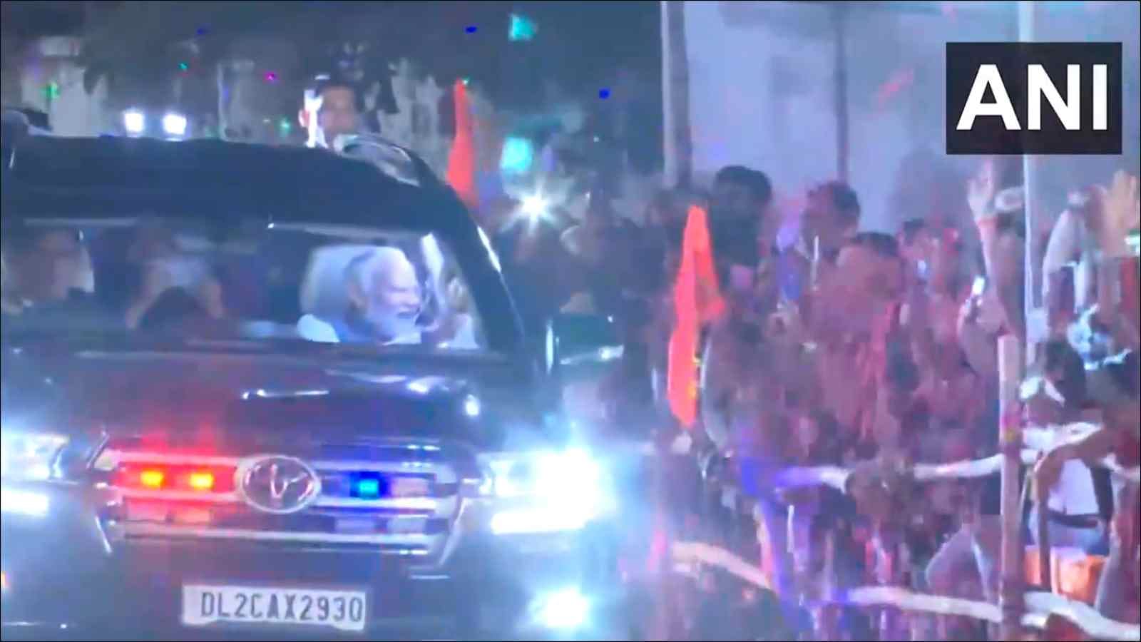 गुजरात पहुंचे प्रधानमंत्री मोदी, जामनगर में किया रोड शो; समर्थकों के बीच दिखा उत्साह (वीडियो ग्रैब)