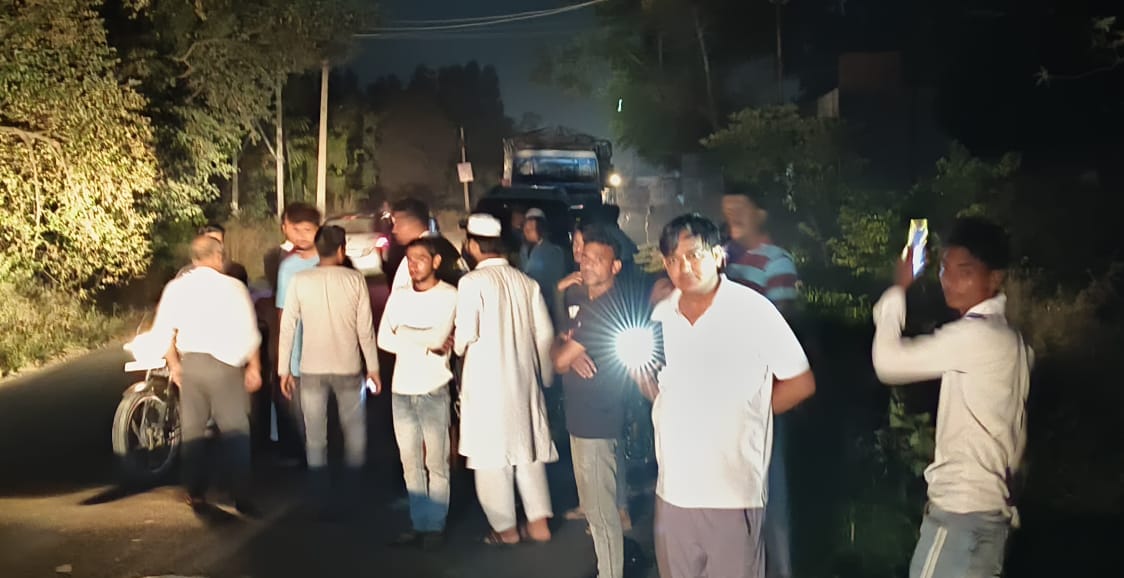 Pickup van lost control and overturned in Shamli and 25 people injured in accident