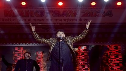 Punjabi singer Jasbir Jassi created a stir Taj Mahotsav 2024