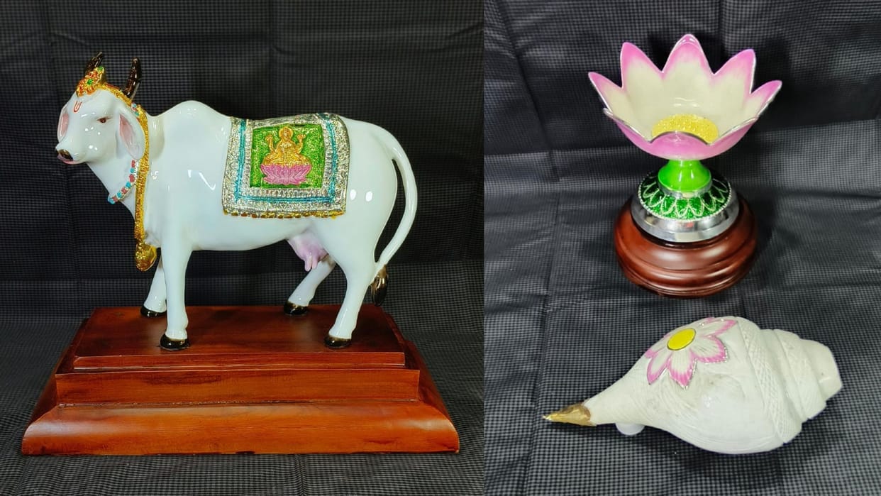 PM modi gifted conch shell and Kamdhenu cow in pink enamel lotus in varanasi