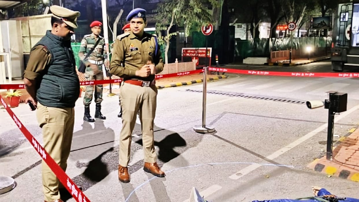 army sergeant shot his colleague he died on the spot in Bareilly Cantt
