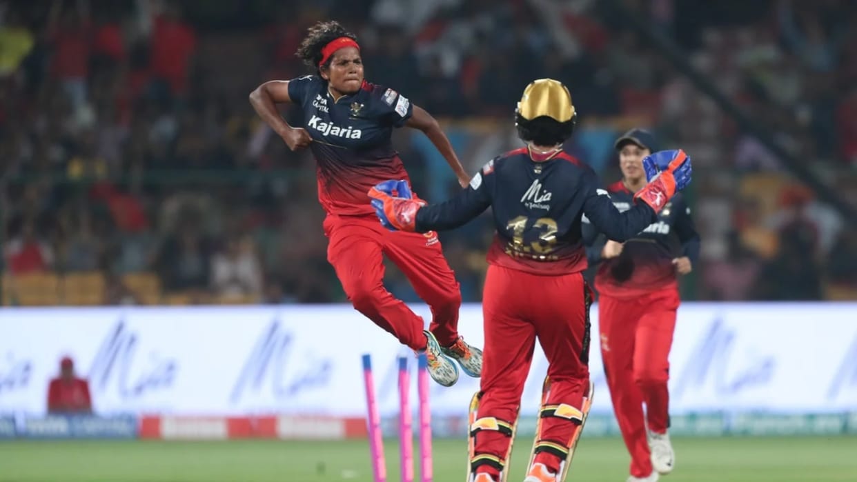 RCB vs UPW WPL Live Score: Bangalore vs UP Warriorz Today Women IPL Match Scorecard News in Hindi