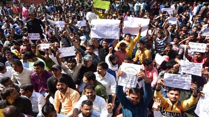 RO ARO Exam: More than 10 lakh candidates had given the exam, continuous movement was going on to cancel it