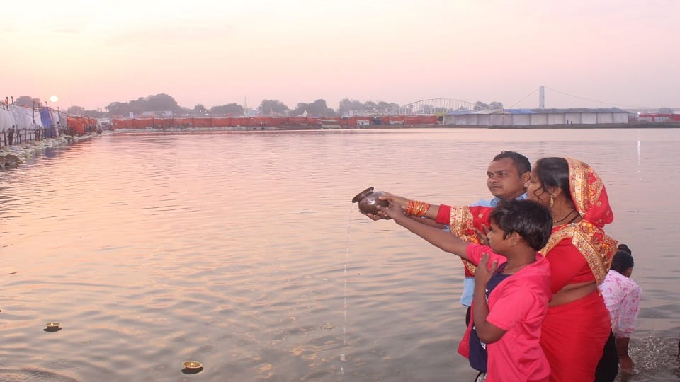 Rajim Kumbh Mela started devotees took a dip of faith in Triveni Sangam on Magh Purnima in Gariaband