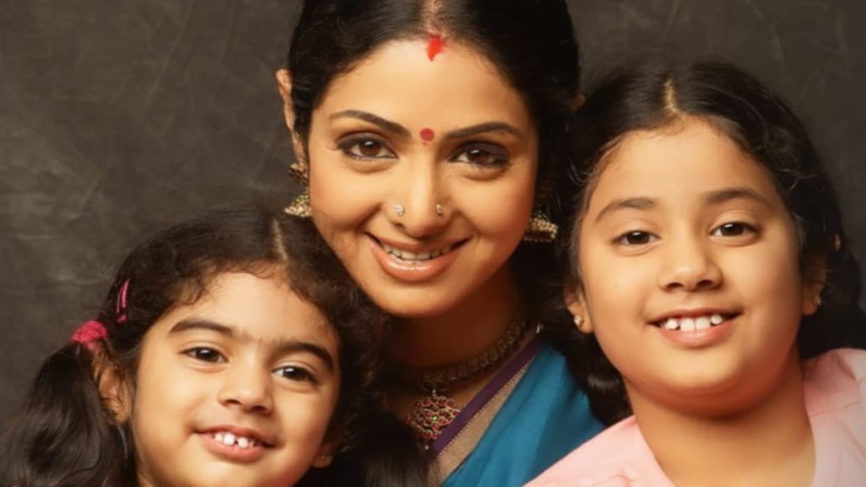 Sridevi death anniversary: Khushi Kapoor emotional share childhood photo with mom and sister janhvi kapoor