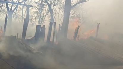 West Champaran News: 13 houses burnt due to fire, loss worth lakhs; 13 families rendered homeless