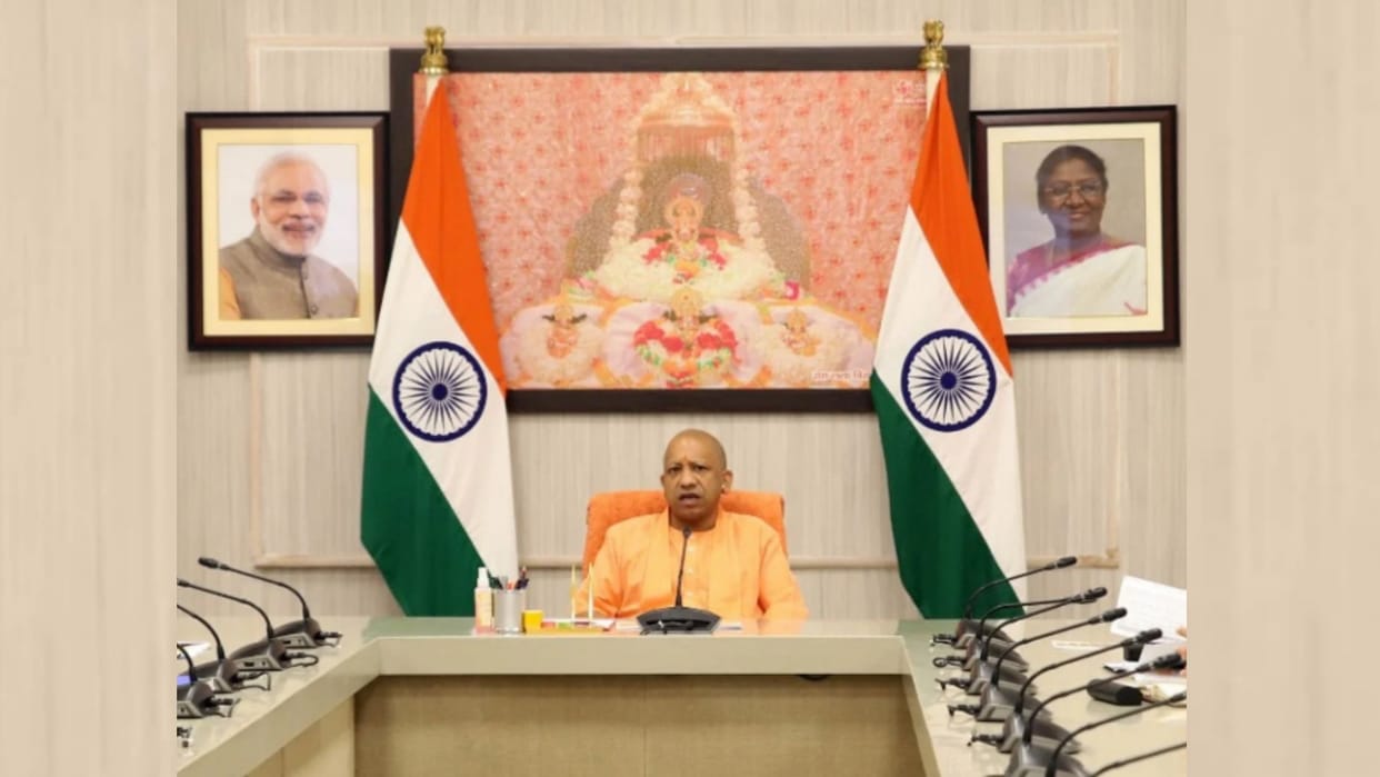 CM Yogi discussed regional development plan for Kashi ad nearby districts.
