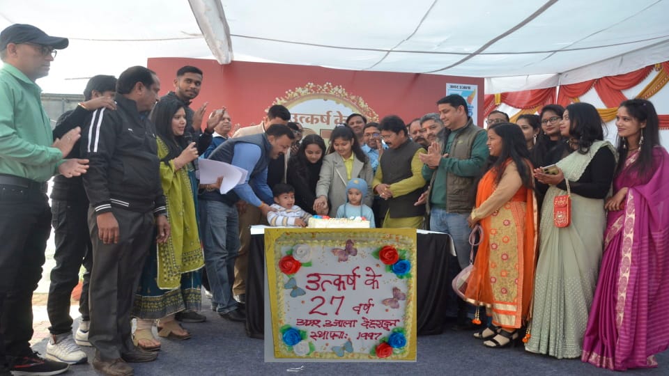 Amar Ujala Dehradun 27th Foundation Day celebrated with cake cutting and Pooja