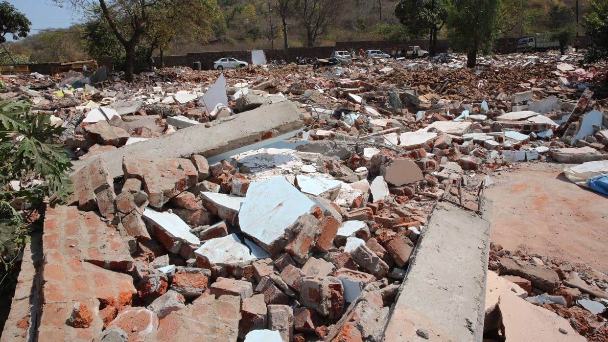 Bhopal News: Municipal Corporation razed 386 houses in 4 days, Bhadbhada slum vacated on instructions of NGT