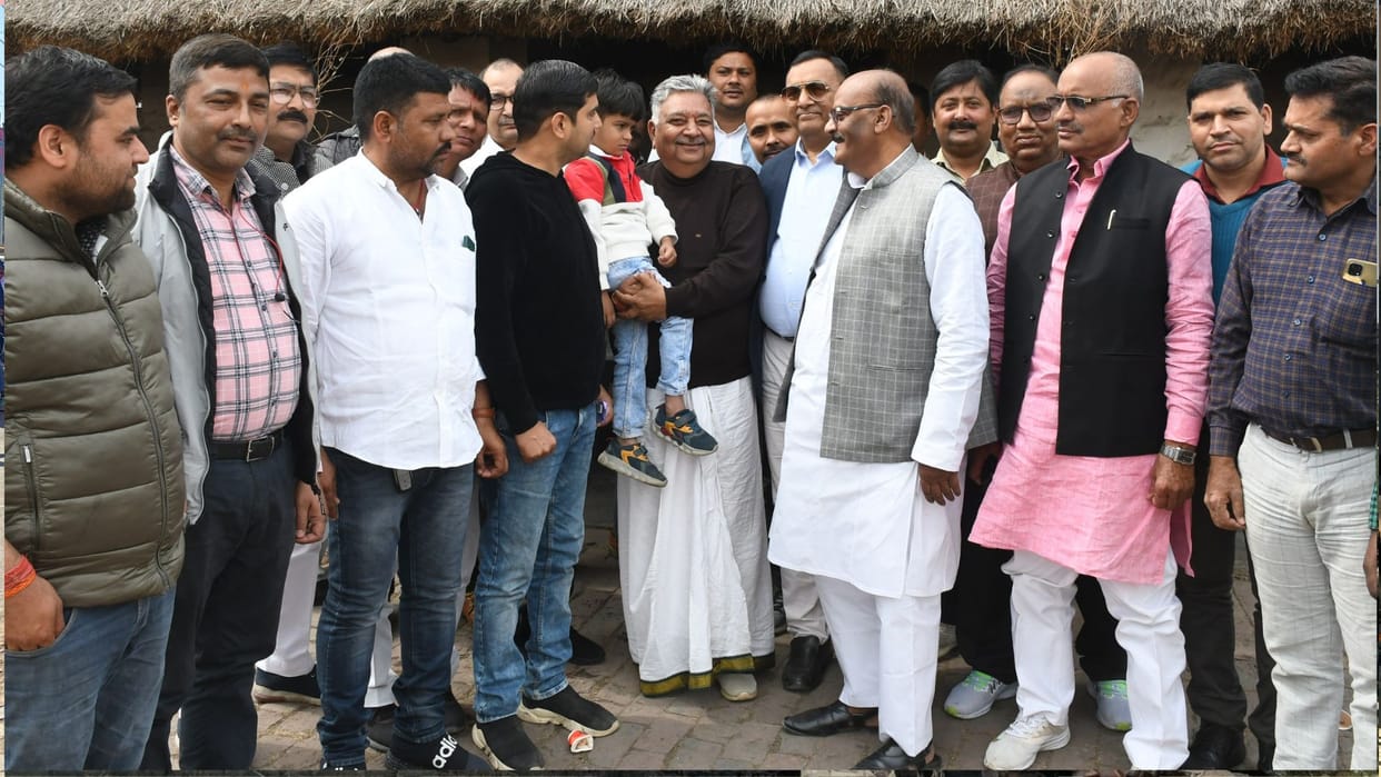 Well-wishers looked worried in Tiwari Gate of Gorakhpur. Former MP assured, everything will be fine