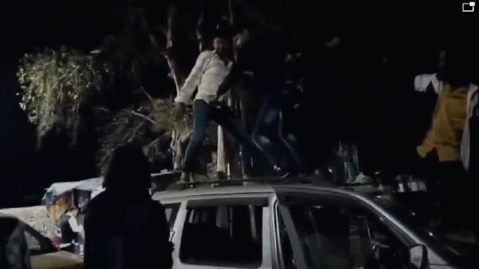 Youth danced on the roof of the car