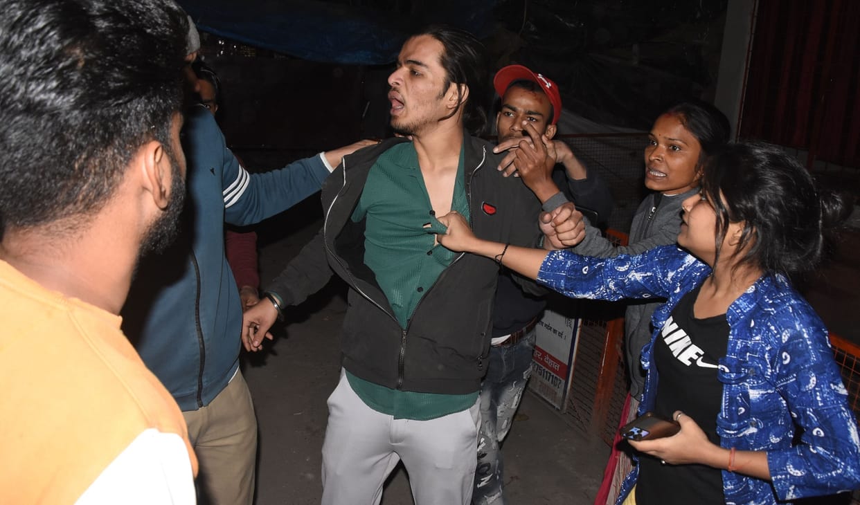 Ruckus lasted for an hour in Barra, people were chased and beaten on the road, four people got injured