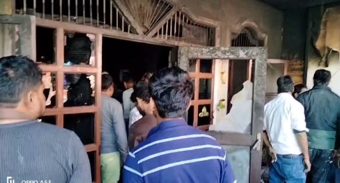 Fire broke out in perfume merchants house, goods worth lakhs were burnt, the family had gone on pilgrimage