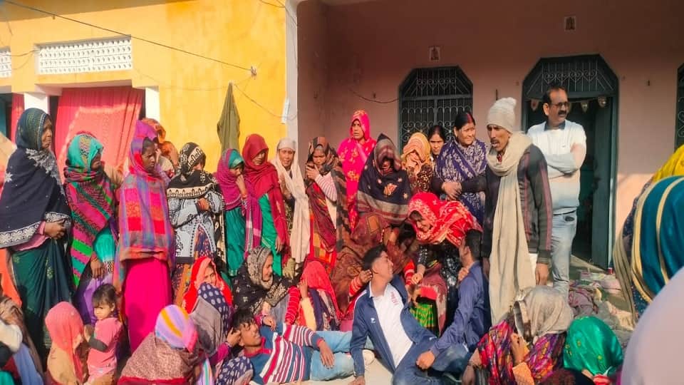 Kasganj Road Accident Dead Bodies reaches In Kasa Village Created Chaos