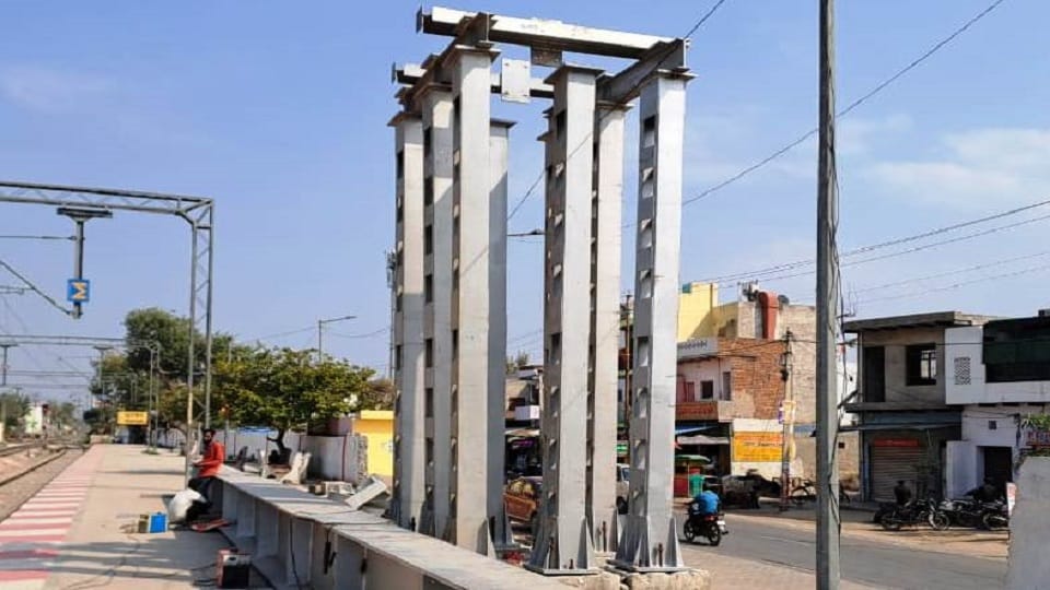 Iron bridge being built at the railway station on the Mathura-Bareilly route