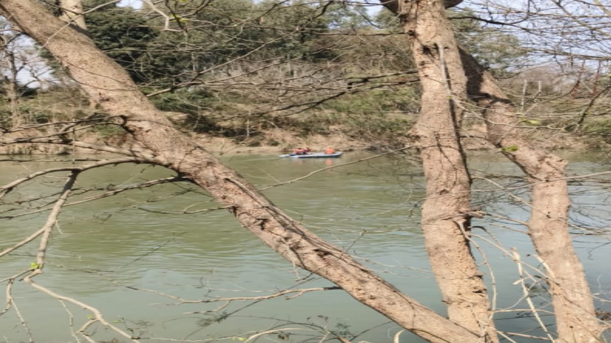 Bijnor: When relationship broke down, young man tried to commit suicide by jumping into the river