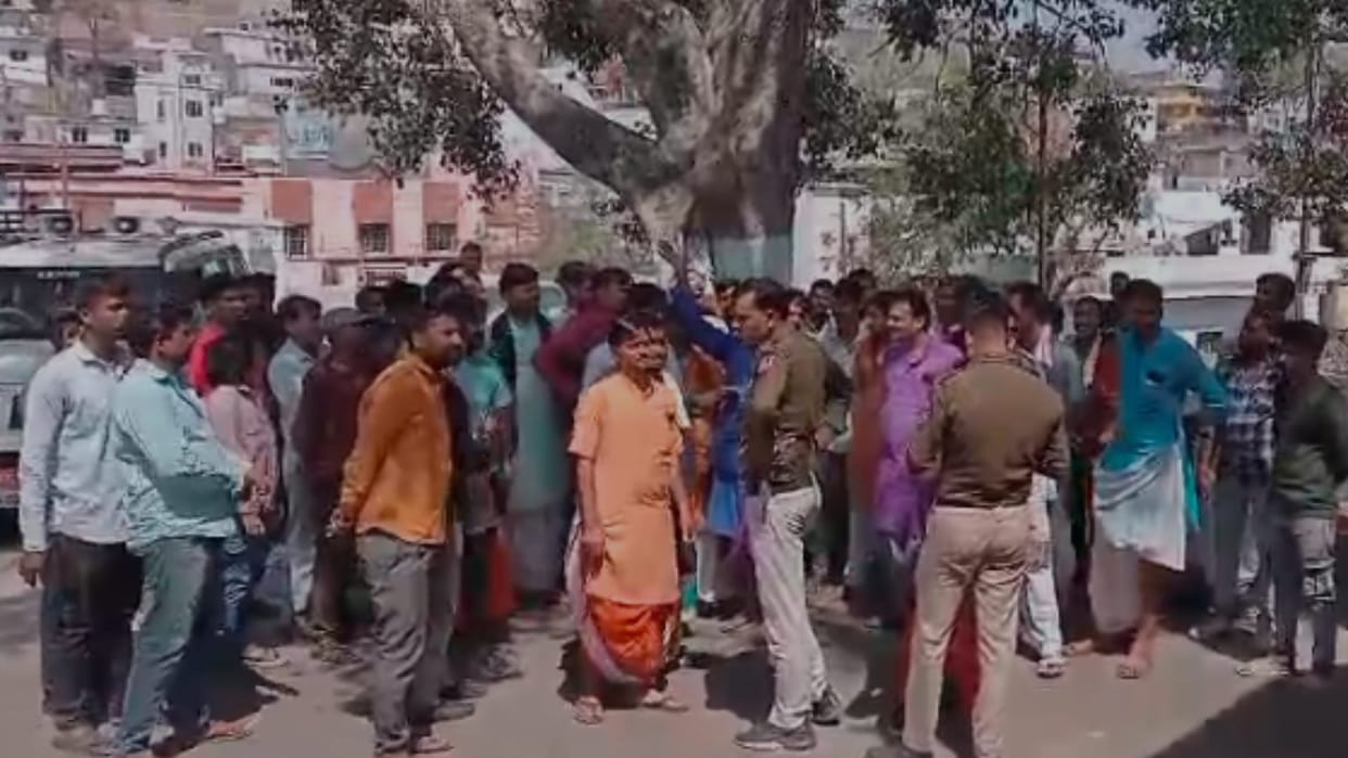 Khandwa: Pandit had dispute with SDM regarding removal encroachment in Omkareshwar, surrounded police station