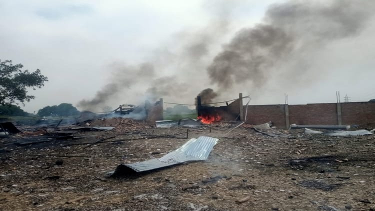 कौशाम्बी में धमाका : पटाखा फैक्टरी में विस्फोट, सात लोगों की मौत, 18 लोग झुलसे