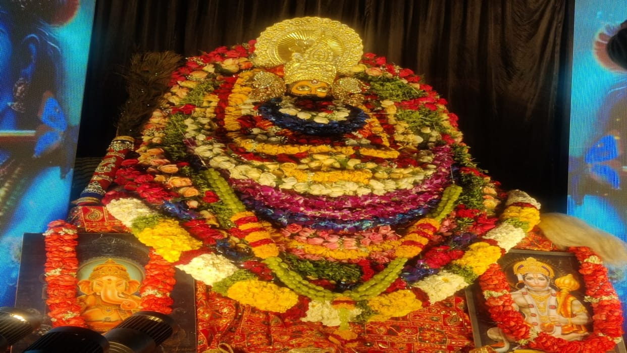 Rajasthan News: Shyam lovers gathered in Phag Mahotsav and Bhajan evening, played Holi with flowers