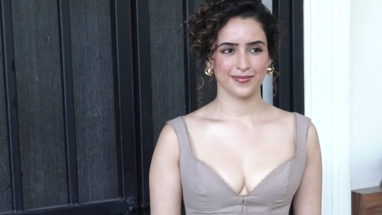 Sam Bahadur actress sanya malhotra celebrating her 32nd birthday with paps and cutting cake with them
