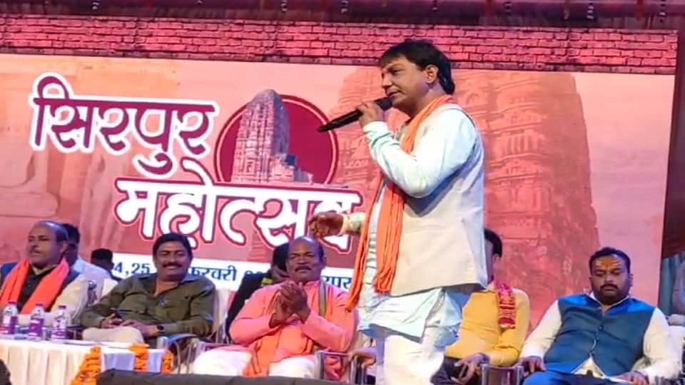 Three day Sirpur Mahotsav begins MLA Yogeshwar Raju Sinha inaugurated it by performing Ganga Aarti in Mahasamu