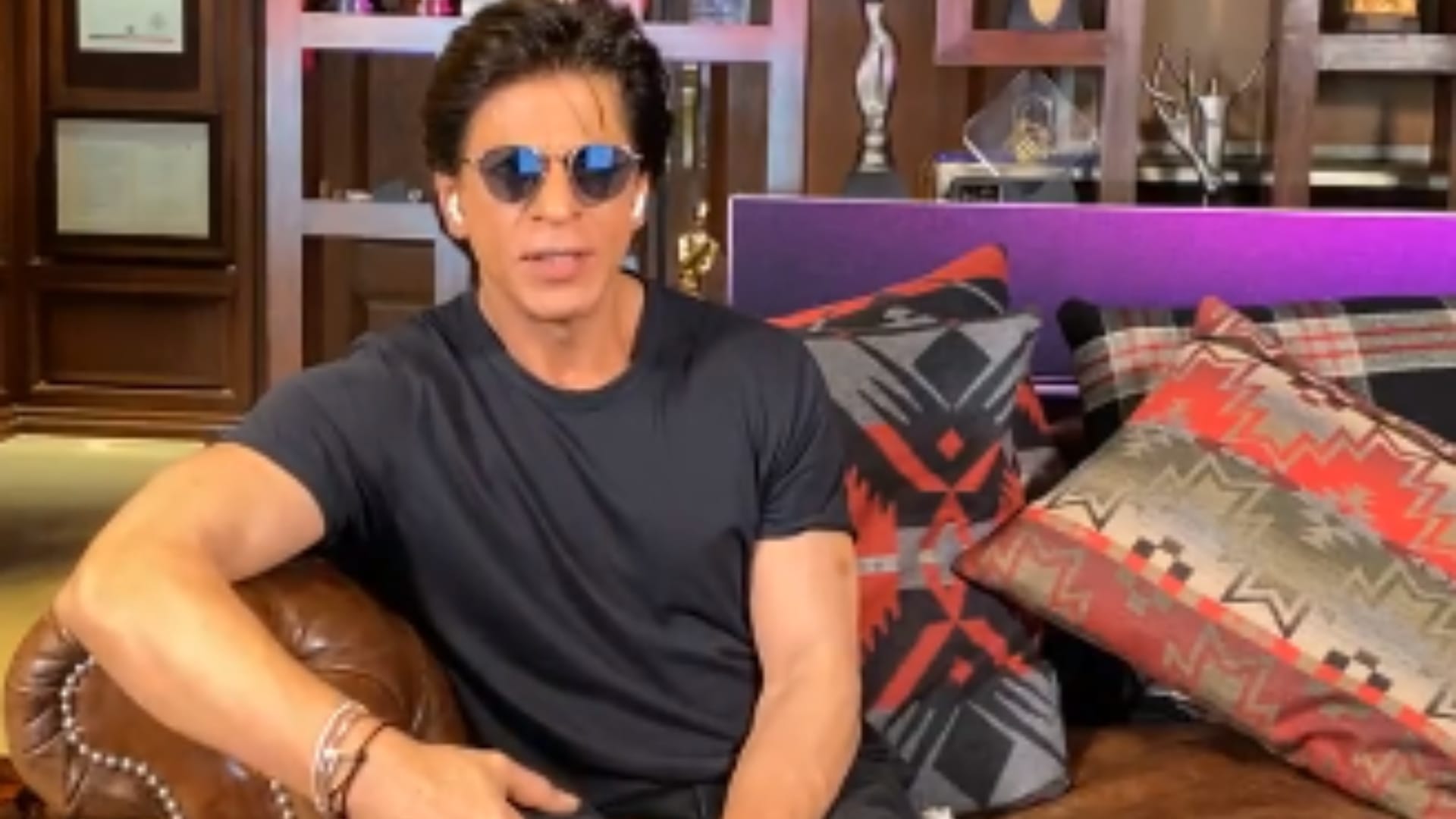 Shah Rukh Khan Reaction on Allu Ayaan Viral Video said you are flower and fire both rolled into one