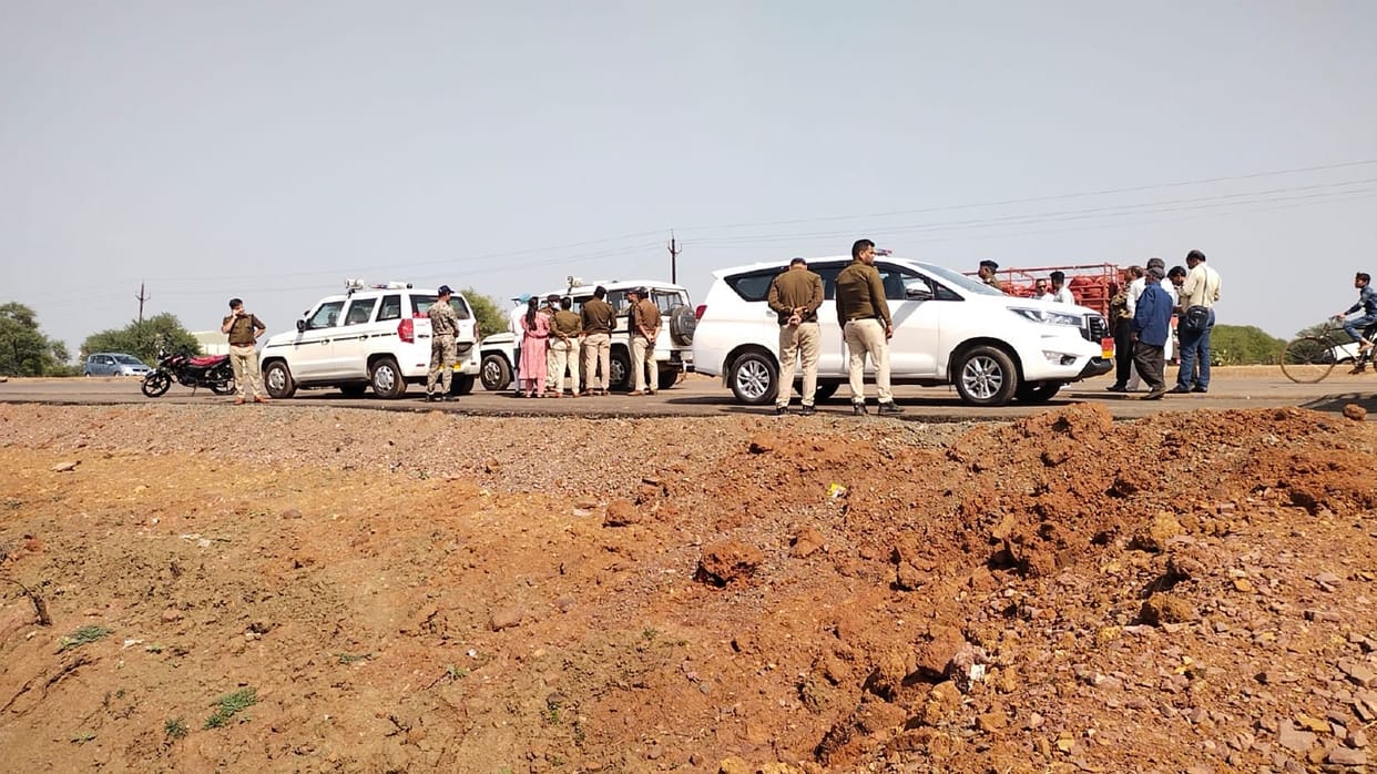 MP News: Deputy Sarpanch murdered with sharp weapon in Shahdol, villagers protest for 10 hours to form SIT