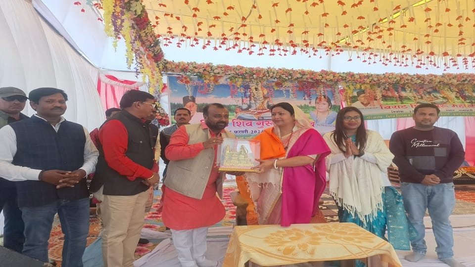 Crowd gathered in Shiv Guru Mahotsav people from Jharkhand also arrived in large numbers in Balrampur Ramanujg