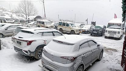 चांदी सी चमकी वादियां: उत्तराखंड के ऊंचाई वाले इलाकों में भारी बर्फबारी, सफेद चादर से ढके कई गांव, तस्वीरें Uttarakhand Weather Snowfall on Hilly Areas , Village and Roads Covered with Heavy Snow Photos