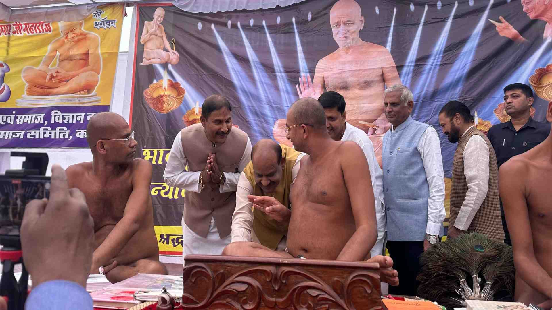 विनयांजलि कार्यक्रम में ओम बिरला।